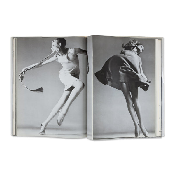 Interior spread of Avedon: Photographs 1947–1977 rare book