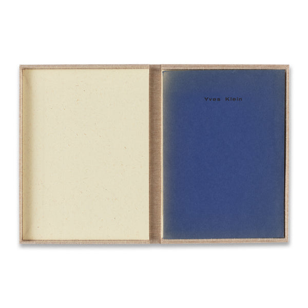 Yves Klein: Le dépassement de la problématique de l’art rare book in box
