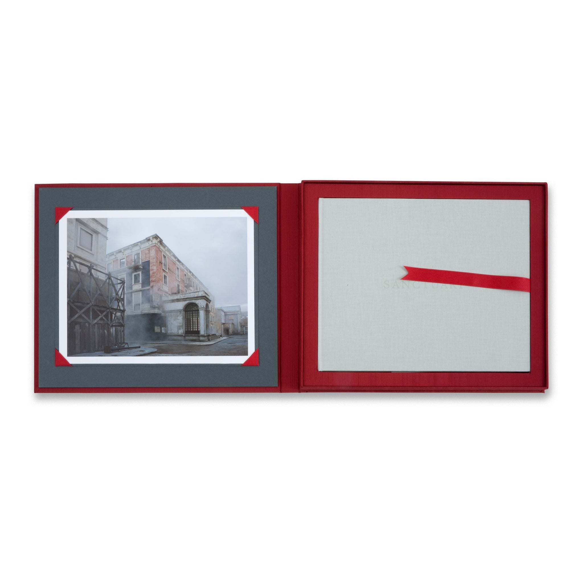 Gregory Crewdson 作品集 Gregory Crewdson - Twilight - Exhibitions - Luhring Augustine